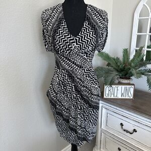 Bisou Bisou Womens Mini Dress With Pockets Michelle Bohbot Size 6 Tribal Blk Wht